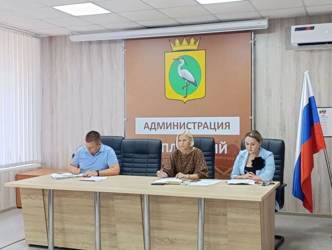 Провожу ежедневные оперативные совещания с руководителями ведомств и учреждений Провожу ежедневные оперативные совещания с руководителями ведомств и учреждений