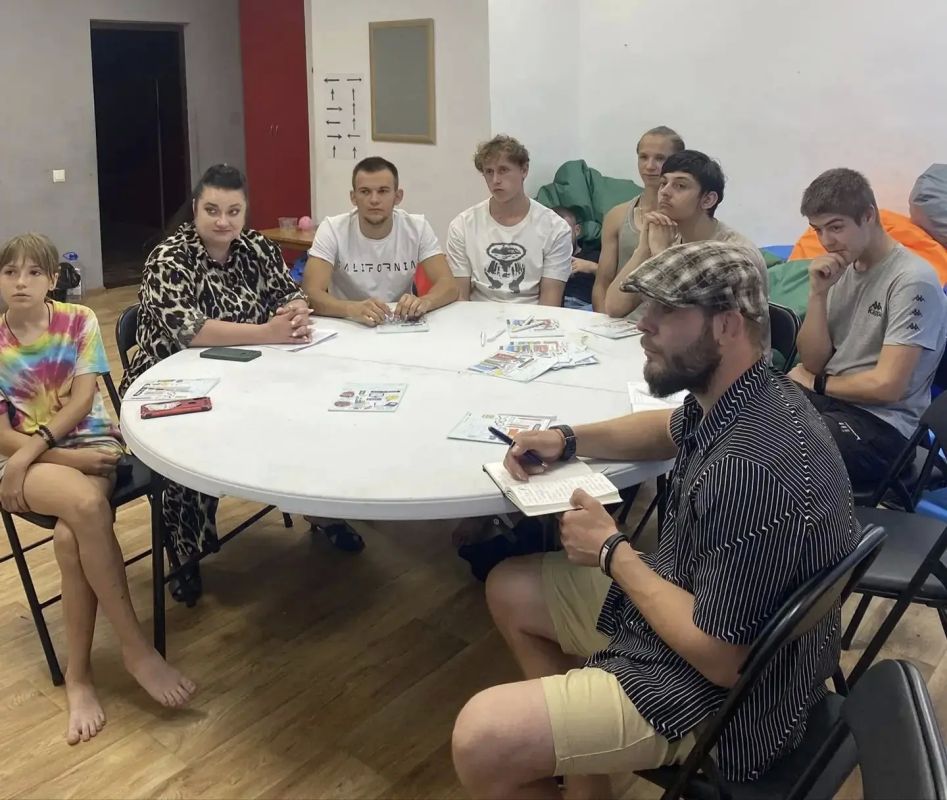 В Каховском молодёжном центре «Таврический» состоялось второе занятие молодёжной проектной школы «Идея и дело» В Каховском молодёжном центре «Таврический» состоялось второе занятие молодёжной проектной школы «Идея и дело»