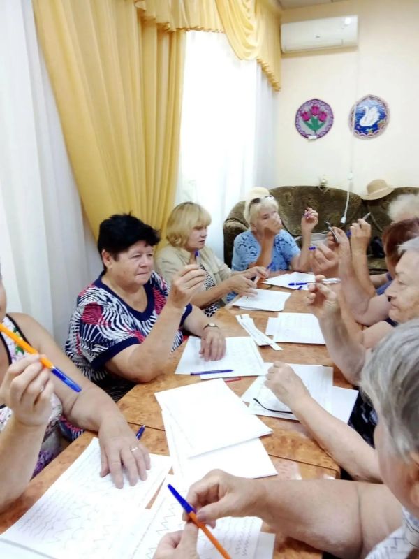 «Формула хорошего настроения»: как в Чаплинке учили пожилых людей радоваться жизни «Формула хорошего настроения»: как в Чаплинке учили пожилых людей радоваться жизни