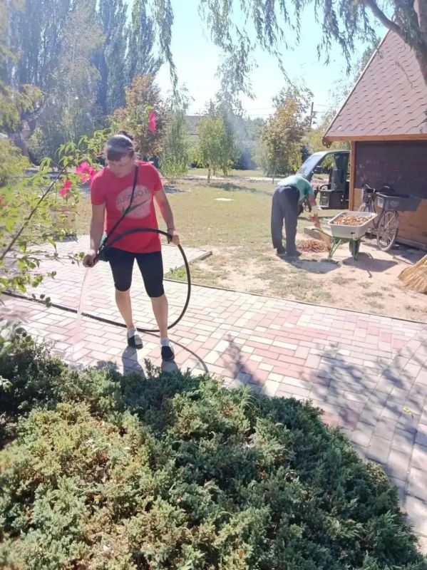 «Азовкоммунсервис»: уборка, покос и ремонт в населённых пунктах округа