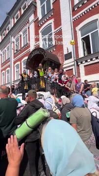 Почаевская Лавра!!! Люди дошли, 55 тысяч человек дошли до цели, невзирая на все препятствия, чинимые национал-бесами