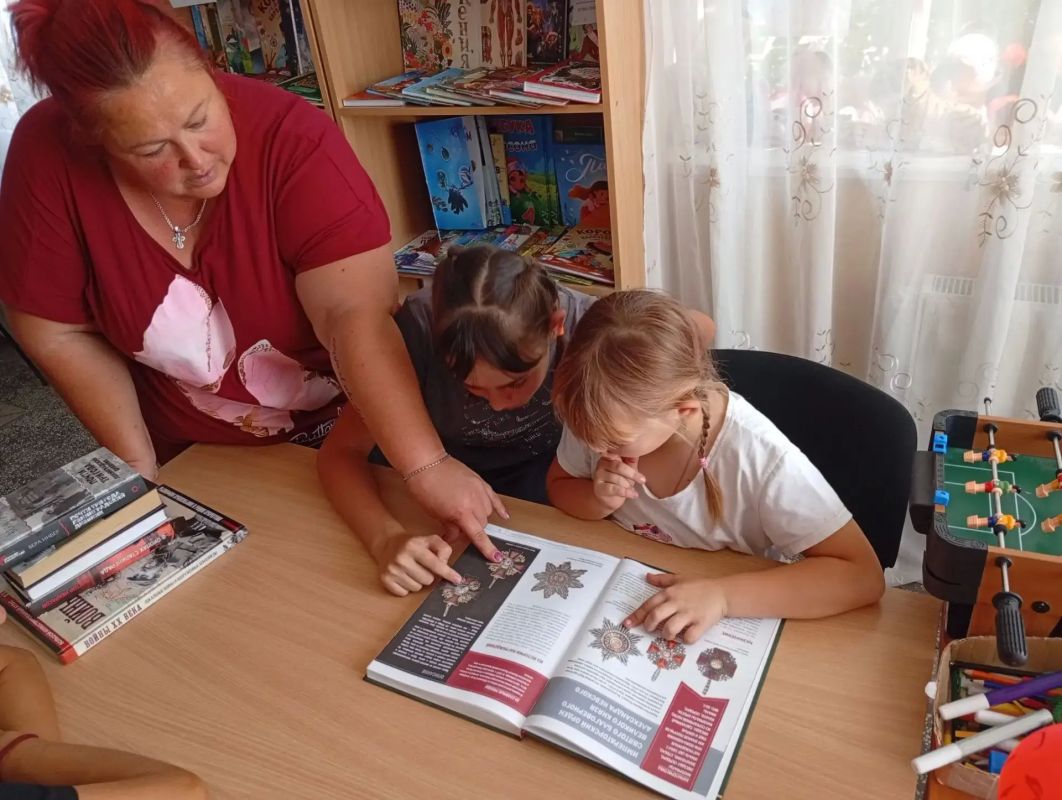 «Дорогами Курской битвы» - час патриотизма для детей, посвящённый Дню разгрома советскими войсками немецко-фашистских войск в Курской битве прошел в Федоровской библиотеке «Дорогами Курской битвы» - час патриотизма для детей, посвящённый Дню разгрома советскими войсками немецко-фашистских войск в Курской битве прошел в Федоровской библиотеке