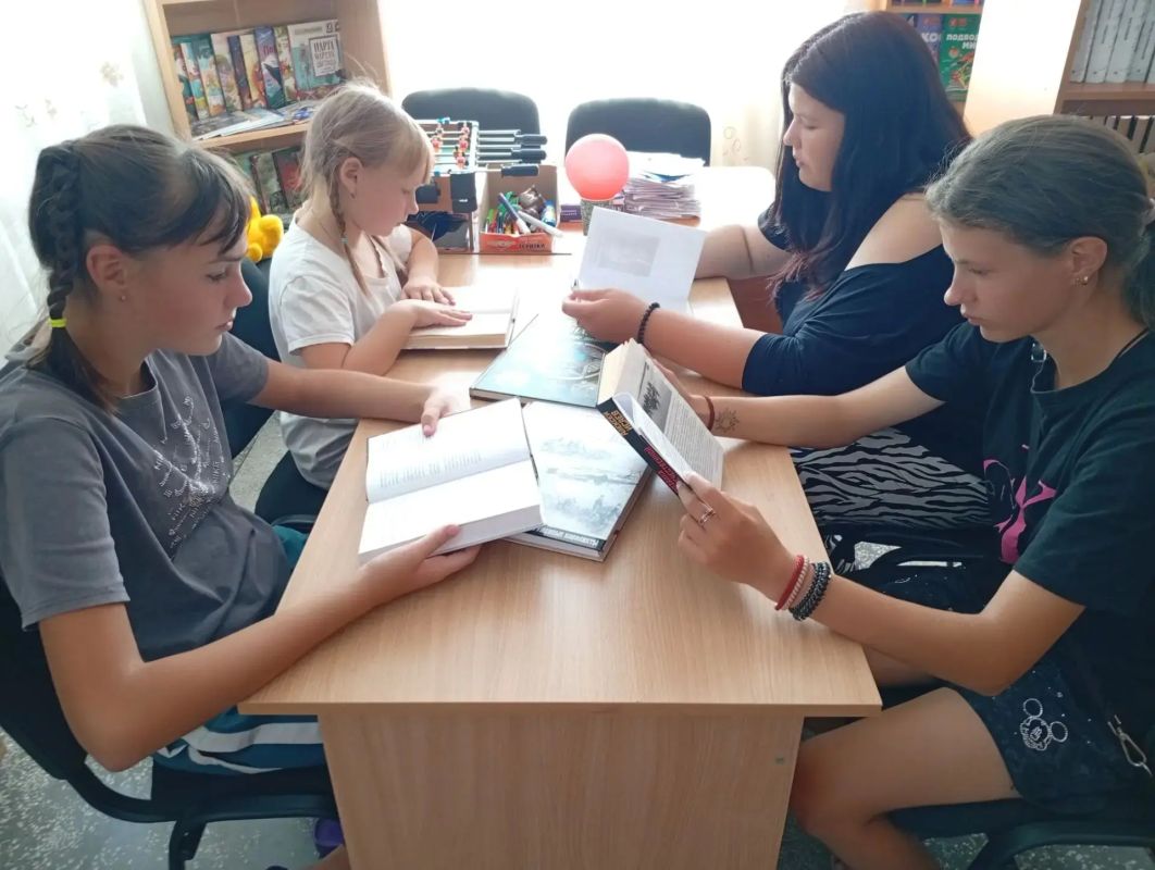 «Дорогами Курской битвы» - час патриотизма для детей, посвящённый Дню разгрома советскими войсками немецко-фашистских войск в Курской битве прошел в Федоровской библиотеке «Дорогами Курской битвы» - час патриотизма для детей, посвящённый Дню разгрома советскими войсками немецко-фашистских войск в Курской битве прошел в Федоровской библиотеке