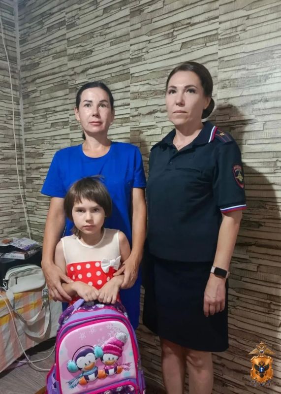 В Херсонской области полицейские принимают участие во Всероссийской благотворительной акции «Помоги пойти учиться» В Херсонской области полицейские принимают участие во Всероссийской благотворительной акции «Помоги пойти учиться»