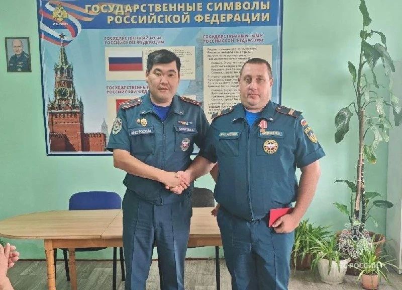 Пожарные МЧС Херсонской области получили медали "За спасение на пожаре" за мужество в селе Хорлы Пожарные МЧС Херсонской области получили медали "За спасение на пожаре" за мужество в селе Хорлы