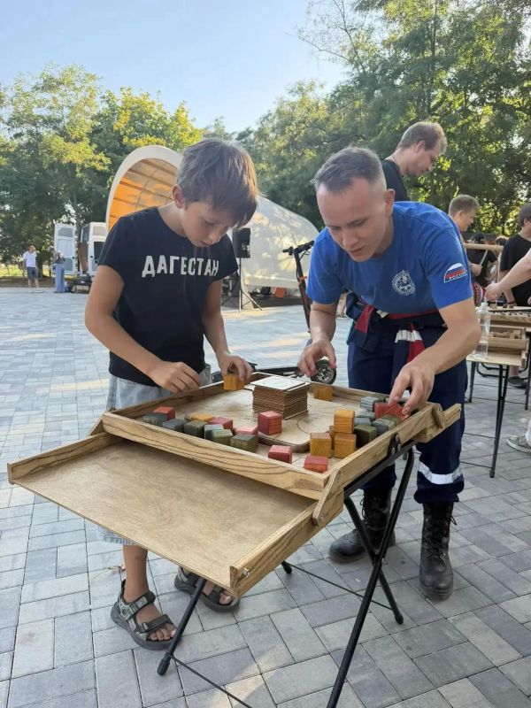 Добровольцы Херсонского РО ВСКС совместно с Министерством молодежной политики, региональным штабом «МыВместе» и АНО «Дом молодежи» приняли активное участие в организации фестиваля «Триколор», приуроченного ко Дню... Добровольцы Херсонского РО ВСКС совместно с Министерством молодежной политики, региональным штабом «МыВместе» и АНО «Дом молодежи» приняли активное участие в организации фестиваля «Триколор», приуроченного ко Дню...