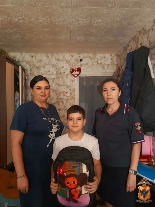 В Херсонской области полицейские принимают участие во Всероссийской благотворительной акции «Помоги пойти учиться» В Херсонской области полицейские принимают участие во Всероссийской благотворительной акции «Помоги пойти учиться»