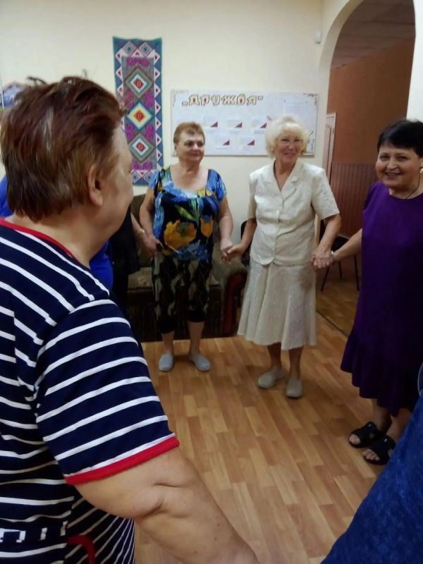 «Формула хорошего настроения»: как в Чаплинке учили пожилых людей радоваться жизни «Формула хорошего настроения»: как в Чаплинке учили пожилых людей радоваться жизни
