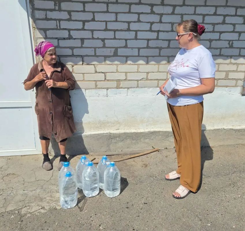Доставили воду в Чаплинский гериатрический пансионат и маломобильным гражданам в сёла Красная Поляна и Кучерявовладимировка Доставили воду в Чаплинский гериатрический пансионат и маломобильным гражданам в сёла Красная Поляна и Кучерявовладимировка