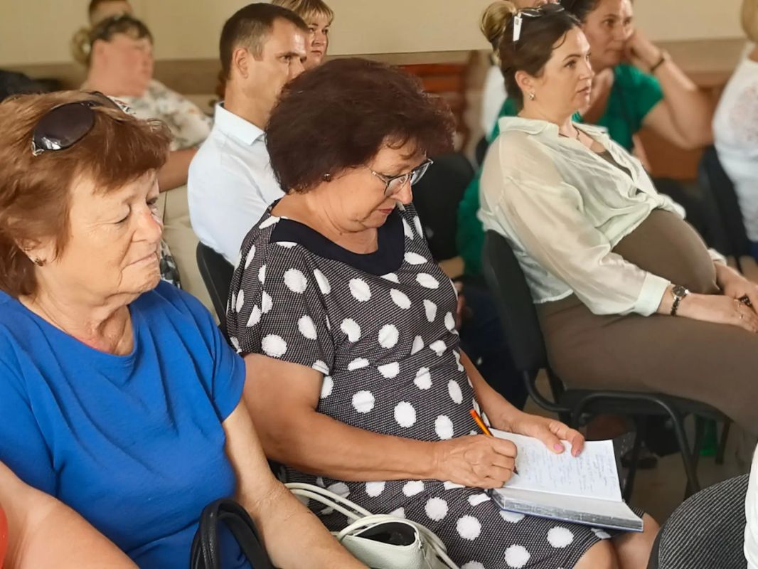 Артем Лагойский: Провел рабочую встречу с работниками культуры Чаплинского муниципального округа Артем Лагойский: Провел рабочую встречу с работниками культуры Чаплинского муниципального округа