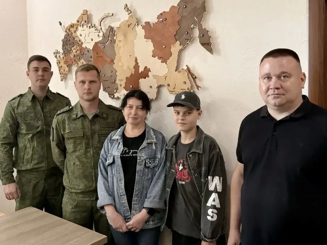 Офицеры СК России продолжают оказывать помощь семьям в преддверии Дня знаний Офицеры СК России продолжают оказывать помощь семьям в преддверии Дня знаний