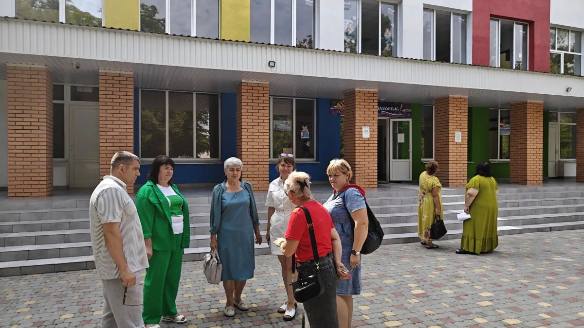 «Родительская приёмка» в Каланчакской школе № 1: флагманская площадка готова к новому учебному году!