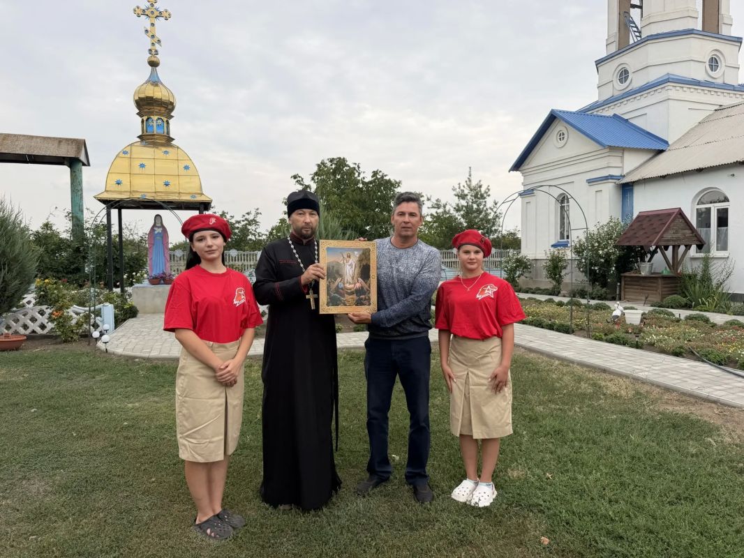 В честь праздника Успения Пресвятой Богородицы передали икону школе Пензенской области В честь праздника Успения Пресвятой Богородицы передали икону школе Пензенской области