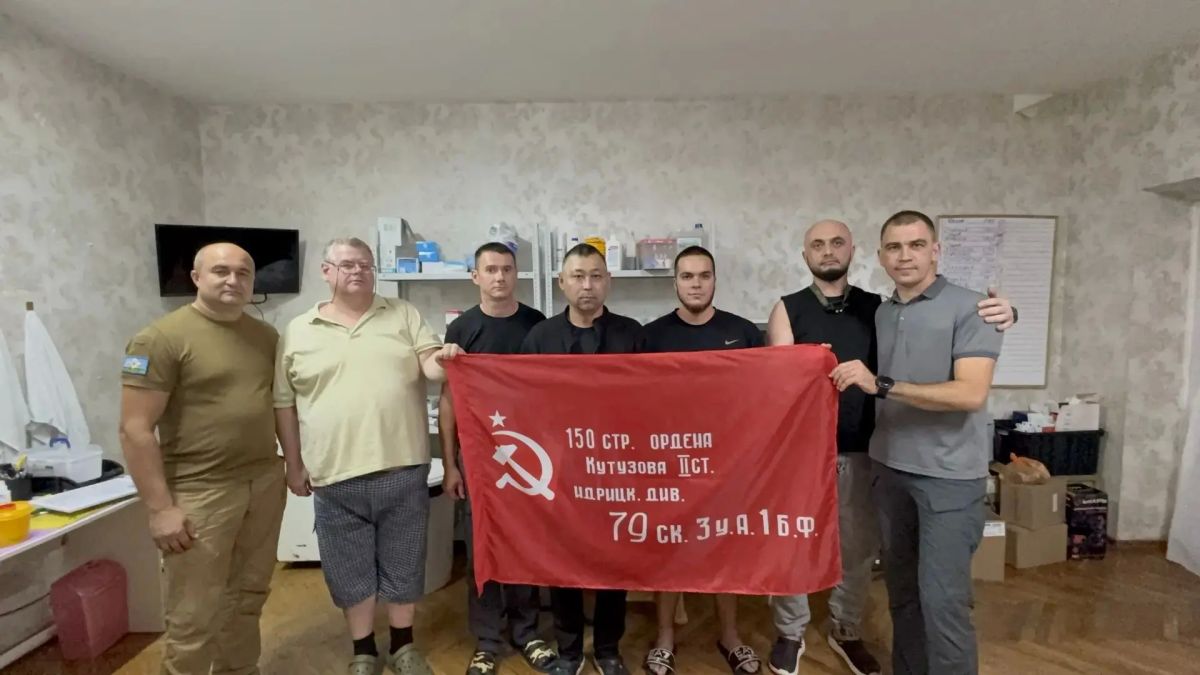 Рамиль Замалетдинов: В День военного медика посетил одно из медицинских подразделений, входящих в группировку войск "Днепр", чтобы поздравить тех, кто ежедневно спасает жизни наших защитников Рамиль Замалетдинов: В День военного медика посетил одно из медицинских подразделений, входящих в группировку войск "Днепр", чтобы поздравить тех, кто ежедневно спасает жизни наших защитников
