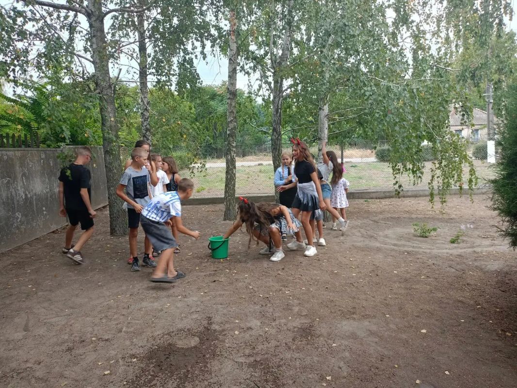 «Настроение на ура, хоть и промчалась летняя пора!» конкурсно-развлекательная программа в Скадовском округе «Настроение на ура, хоть и промчалась летняя пора!» конкурсно-развлекательная программа в Скадовском округе