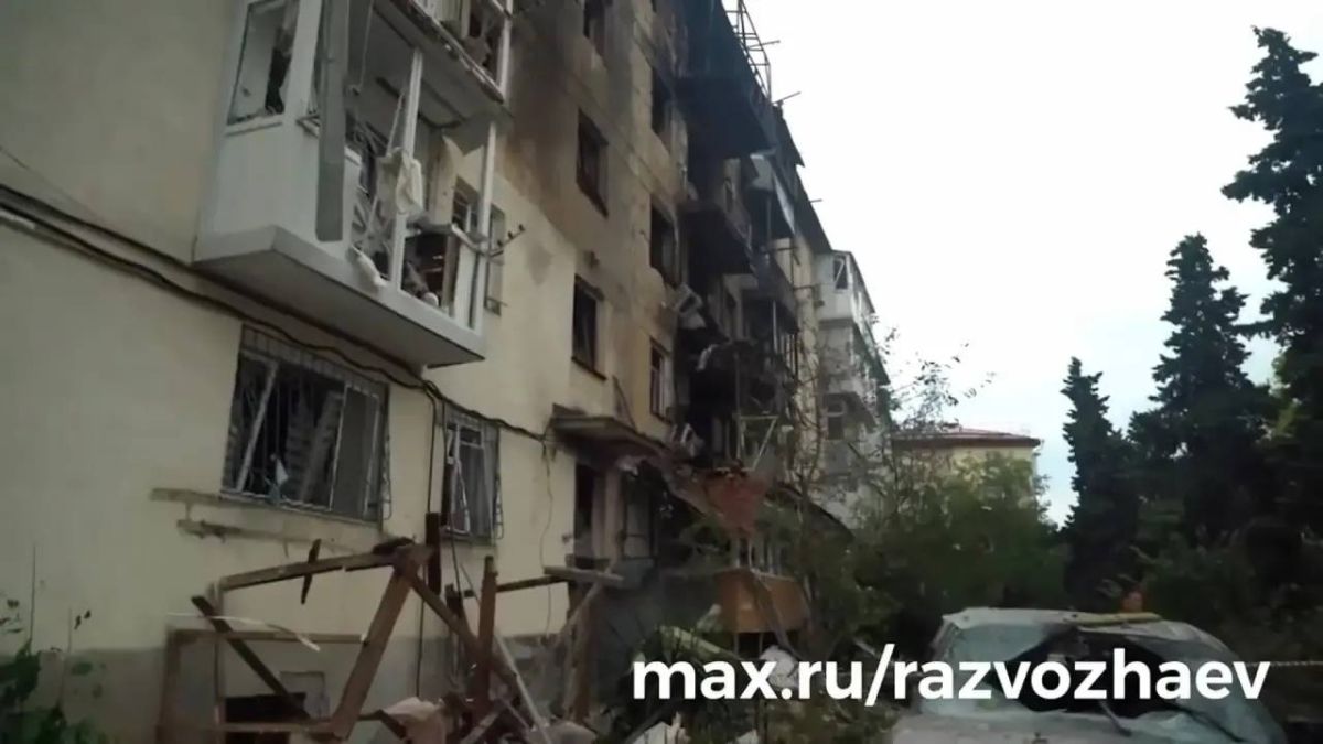 ВСУ ударили по пятиэтажке в Севастополе с запрещенной шрапнелью* ВСУ ударили по пятиэтажке в Севастополе с запрещенной шрапнелью*