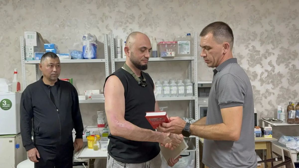 Рамиль Замалетдинов: В День военного медика посетил одно из медицинских подразделений, входящих в группировку войск "Днепр", чтобы поздравить тех, кто ежедневно спасает жизни наших защитников Рамиль Замалетдинов: В День военного медика посетил одно из медицинских подразделений, входящих в группировку войск "Днепр", чтобы поздравить тех, кто ежедневно спасает жизни наших защитников