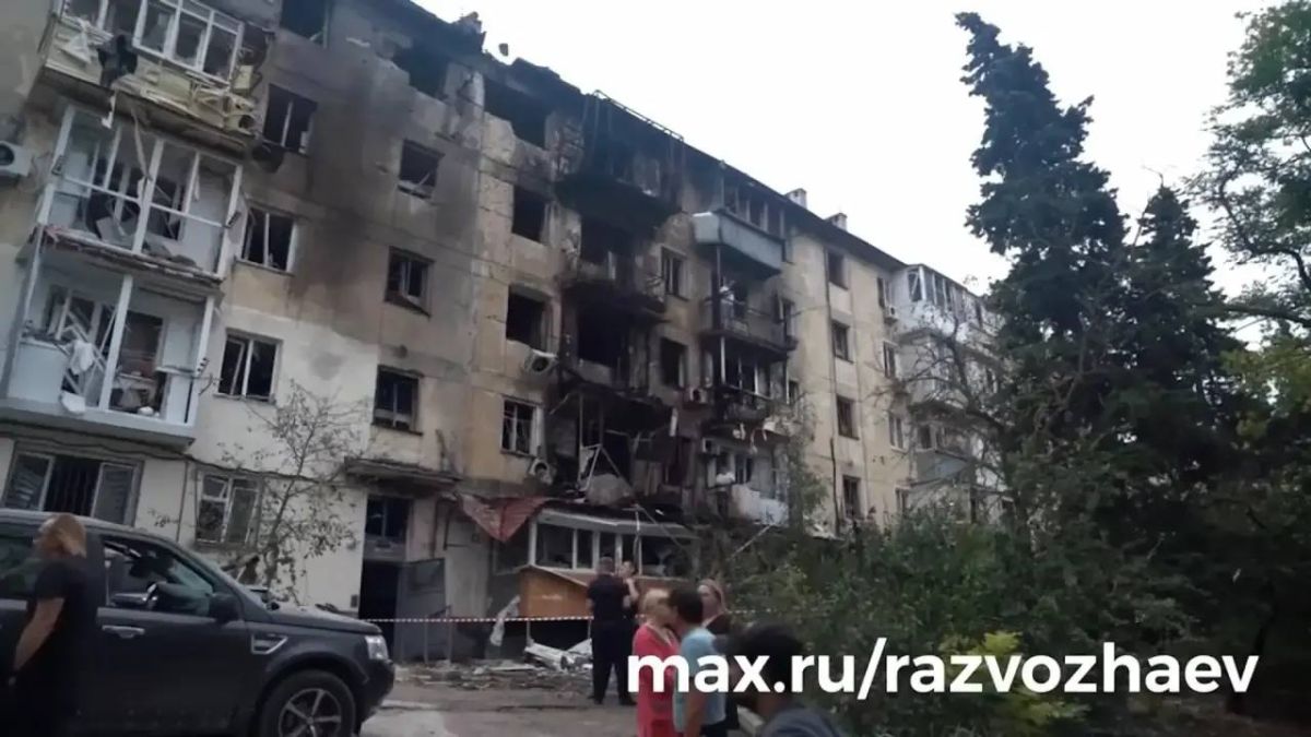ВСУ ударили по пятиэтажке в Севастополе с запрещенной шрапнелью* ВСУ ударили по пятиэтажке в Севастополе с запрещенной шрапнелью*