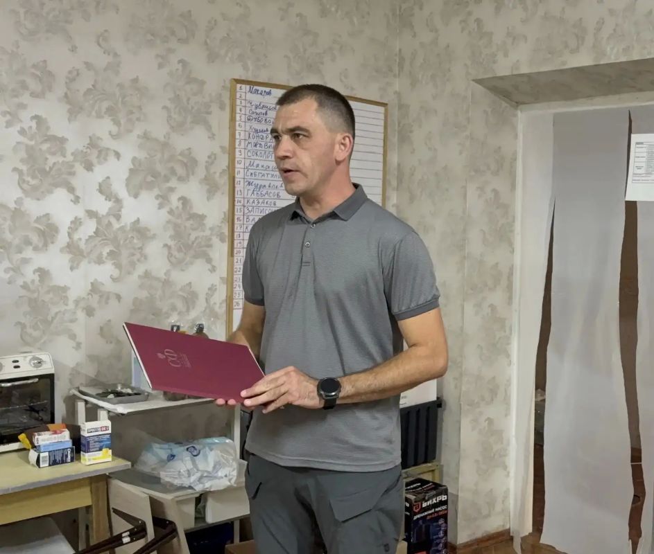 Рамиль Замалетдинов: В День военного медика посетил одно из медицинских подразделений, входящих в группировку войск "Днепр", чтобы поздравить тех, кто ежедневно спасает жизни наших защитников Рамиль Замалетдинов: В День военного медика посетил одно из медицинских подразделений, входящих в группировку войск "Днепр", чтобы поздравить тех, кто ежедневно спасает жизни наших защитников