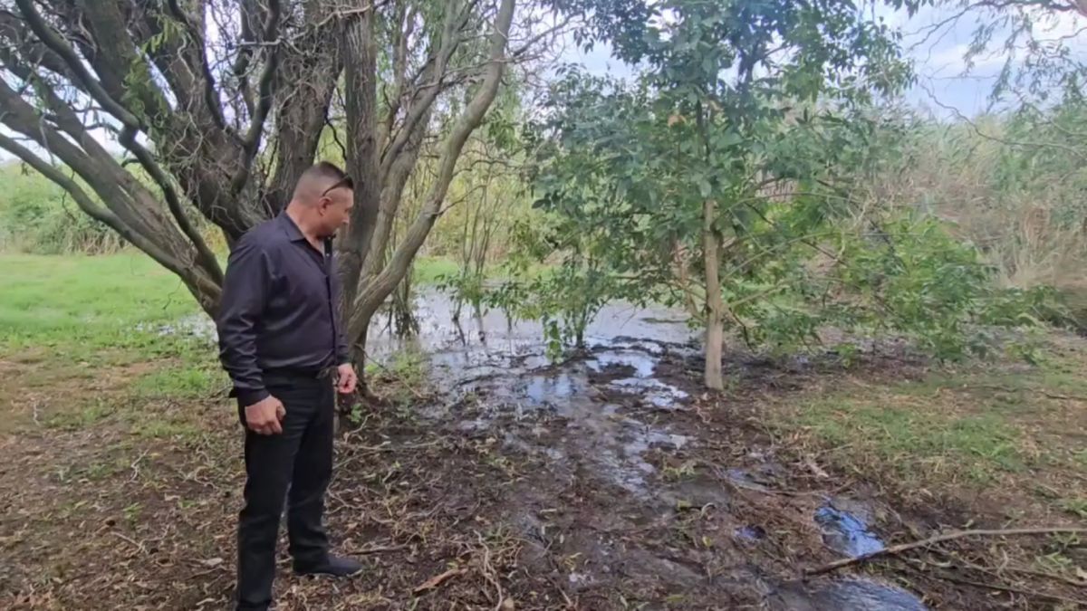 Глава Скадовского округа взял на контроль устранение порыва водопровода Глава Скадовского округа взял на контроль устранение порыва водопровода