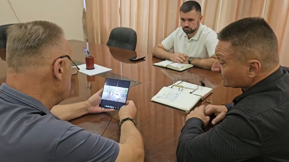 Глава Скадовского округа взял на контроль устранение порыва водопровода Глава Скадовского округа взял на контроль устранение порыва водопровода