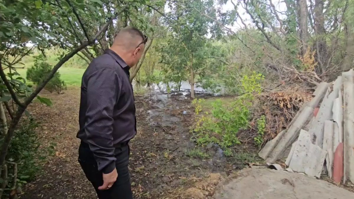 Глава Скадовского округа взял на контроль устранение порыва водопровода Глава Скадовского округа взял на контроль устранение порыва водопровода