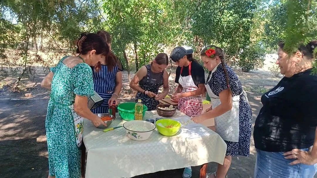 В Семёновке дети приготовили борщ на свежем воздухе в рамках проекта «Борщ-фест» В Семёновке дети приготовили борщ на свежем воздухе в рамках проекта «Борщ-фест»