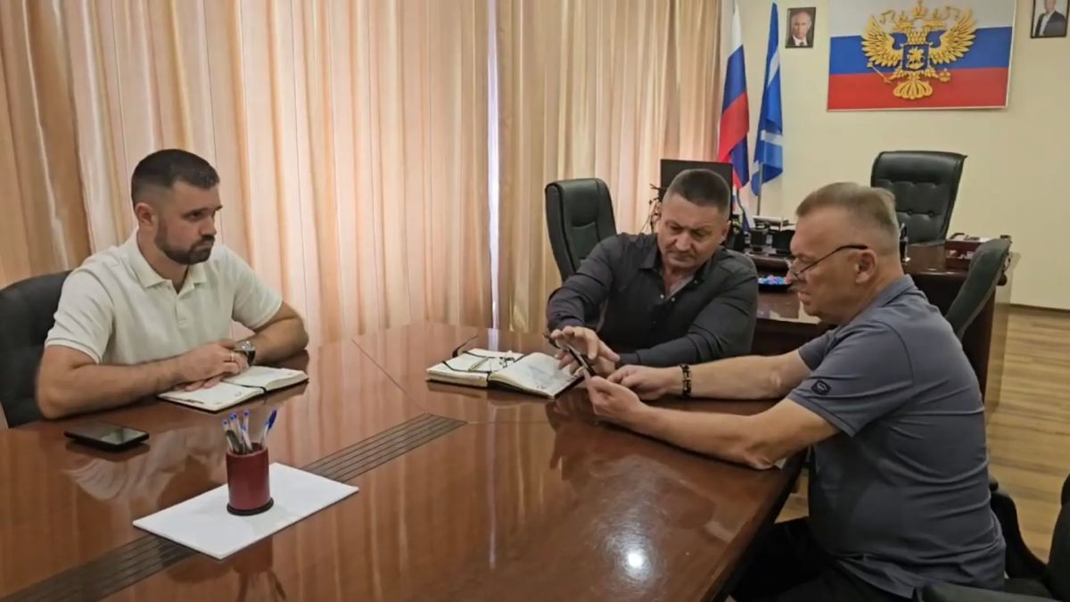 Глава Скадовского округа взял на контроль устранение порыва водопровода Глава Скадовского округа взял на контроль устранение порыва водопровода