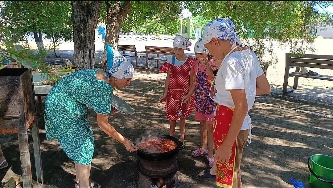 В Семёновке дети приготовили борщ на свежем воздухе в рамках проекта «Борщ-фест» В Семёновке дети приготовили борщ на свежем воздухе в рамках проекта «Борщ-фест»