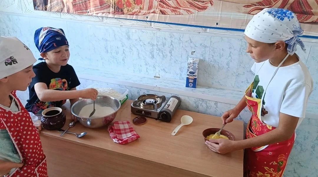 В Семёновке дети приготовили борщ на свежем воздухе в рамках проекта «Борщ-фест» В Семёновке дети приготовили борщ на свежем воздухе в рамках проекта «Борщ-фест»