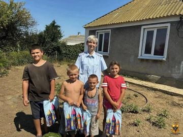 В Херсонской области полицейские продолжают участие во Всероссийской акции «Помоги пойти учиться»