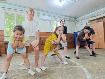 28 августа в Новоалексеевском Доме культуры состоялся мастер класс по хореографии «Ритмическая гимнастика – это современно!» для воспитанников коллектива современного танца «Ритм»