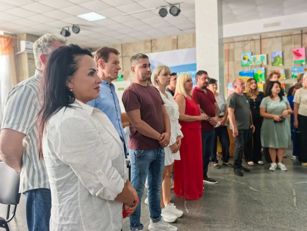 В Геническом центре культуры и досуга открылась выставка архивных документов «Ленинградская область в годы Великой Отечественной войны» В Геническом центре культуры и досуга открылась выставка архивных документов «Ленинградская область в годы Великой Отечественной войны»
