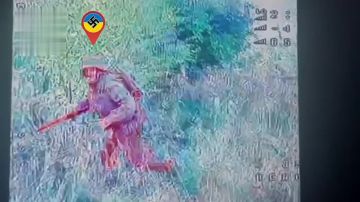 Уничтожение вражеского пехотинца FPV-дроном