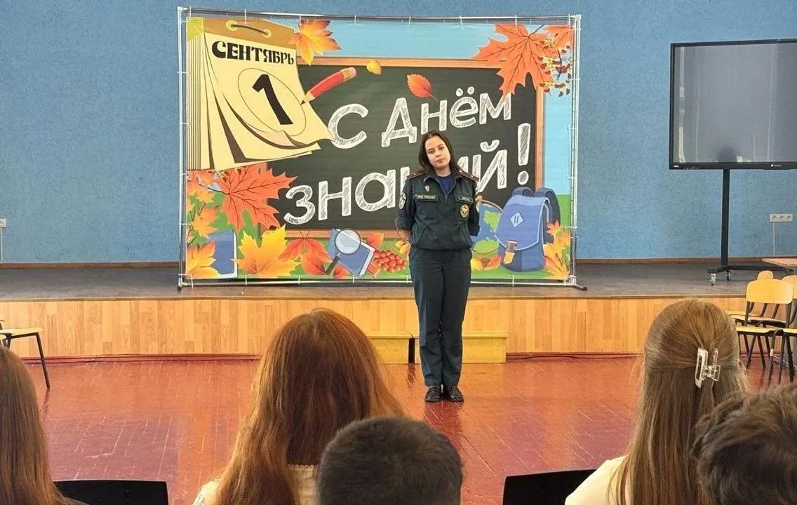 В День знаний сотрудники МЧС России посетили школы Херсонщины с подарками — канцтоварами и учебными материалами В День знаний сотрудники МЧС России посетили школы Херсонщины с подарками — канцтоварами и учебными материалами