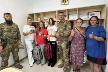 Росгвардейцы присоединились к акции "Собери ребенка в школу" на Херсонщине