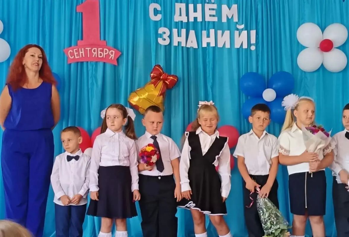 Сотрудники территориальных отделов администрации Чаплинского муниципального округа поздравили школьников с началом учебного года Сотрудники территориальных отделов администрации Чаплинского муниципального округа поздравили школьников с началом учебного года