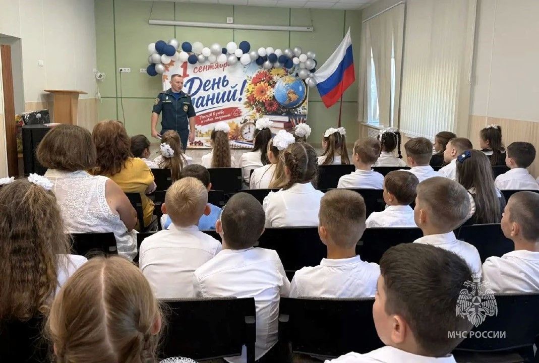 Сегодня, 1 сентября, в День знаний, сотрудники Главного управления МЧС России по Херсонской области стали особенными гостями во многих школах области! Сегодня, 1 сентября, в День знаний, сотрудники Главного управления МЧС России по Херсонской области стали особенными гостями во многих школах области!