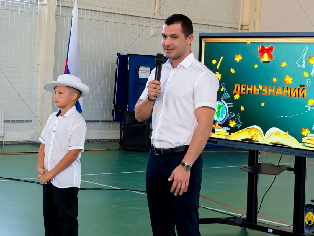 Артем Лагойский: Сегодня, 1 сентября, в День знаний, мы все вместе открываем новую страницу в жизни нашей Херсонской области Артем Лагойский: Сегодня, 1 сентября, в День знаний, мы все вместе открываем новую страницу в жизни нашей Херсонской области