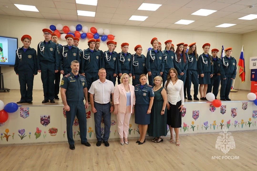 Сегодня, 1 сентября, в День знаний, сотрудники Главного управления МЧС России по Херсонской области стали особенными гостями во многих школах области! Сегодня, 1 сентября, в День знаний, сотрудники Главного управления МЧС России по Херсонской области стали особенными гостями во многих школах области!