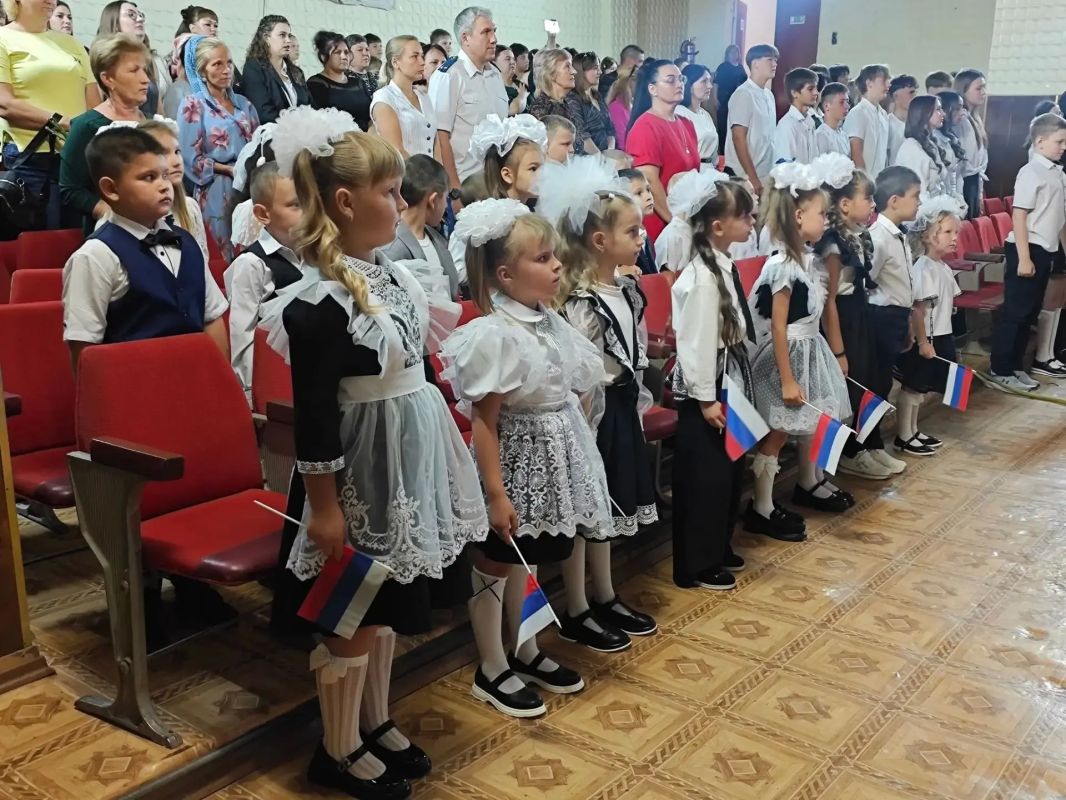 День знаний: торжественные линейки и теплые пожелания День знаний: торжественные линейки и теплые пожелания