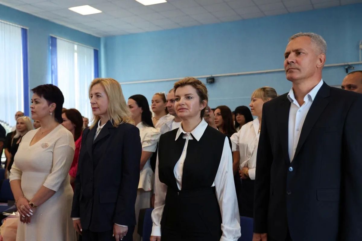 Сегодня для тысяч школьников региона стартовал новый учебный год Сегодня для тысяч школьников региона стартовал новый учебный год