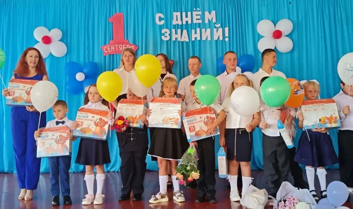 Сотрудники территориальных отделов администрации Чаплинского муниципального округа поздравили школьников с началом учебного года Сотрудники территориальных отделов администрации Чаплинского муниципального округа поздравили школьников с началом учебного года