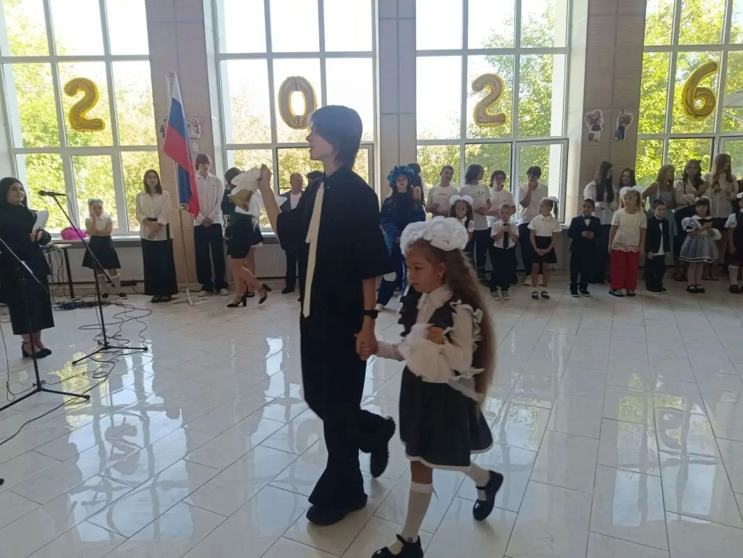 День знаний: торжественные линейки и теплые пожелания День знаний: торжественные линейки и теплые пожелания