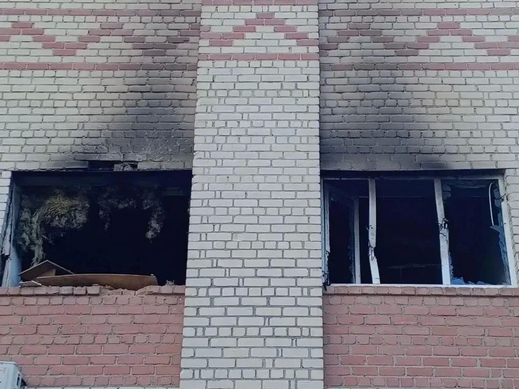 ВСУ атаковали дроном административное здание в Горностаевском округе ВСУ атаковали дроном административное здание в Горностаевском округе