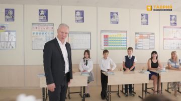Владимир Сальдо поздравил жителей Херсонской области с Днем знаний