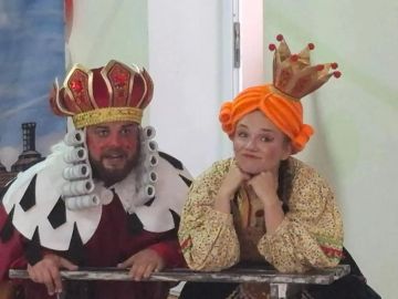 В Скадовской школе №1 прошел показ скоморошьей сказки от Херсонского областного русского академического музыкально-драматического театра