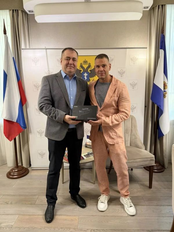 Наш друг и товарищ Михаил Сергеев, представляющий Республиканскую Строительную Компанию, передал в дар для бойцов Херсонщины тепловизионный прибор