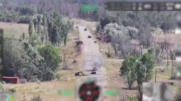 Родион Мирошник: Опубликовано видео вчерашней атаки ВСУ на колонну волонтеров пытавшихся доставить 10 тонн продовольствия в г.Алешки в Херсонской области