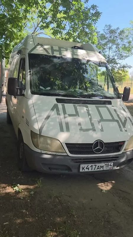 На подъезде к Алешкам дроны ВСУ атаковали гуманитарную колонну волонтеров из четырех автомобилей, перевозивших продукты и медикаменты